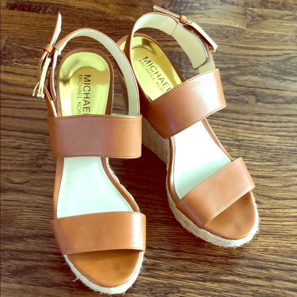 ❤️Michael Kors wedge brown size 6❤️